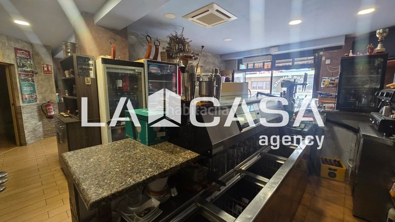 Foto 43c9e66b-093c-4f1a-a3fe-e1a4f76152c0. Local comercial a La Guineueta Barcelona