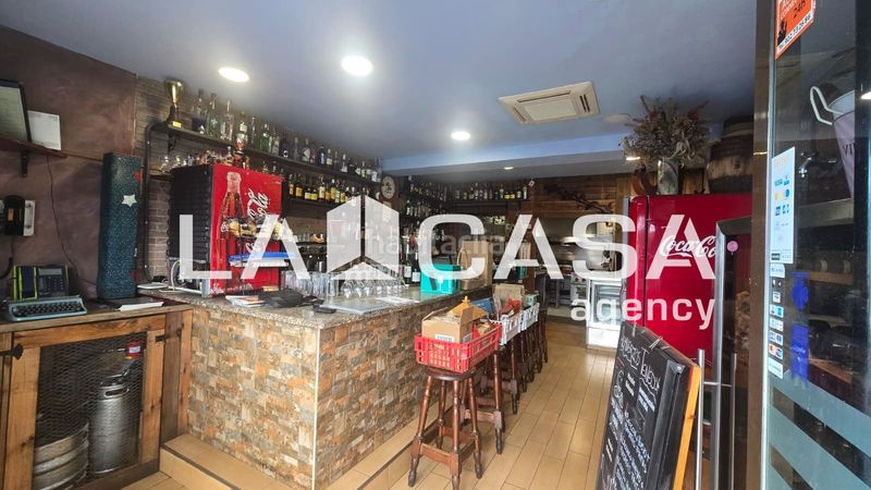 Foto 8ca93d90-dbda-4695-8e69-d619d3ed279e. Local comercial a La Guineueta Barcelona
