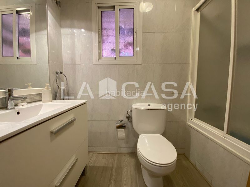 Foto ce041ad5-377e-4ccb-823a-b1f1f663f4b9. Casa amb calefacció aparcament a Puigfred Badalona