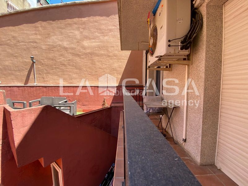 Foto d82329df-2cd3-4ccc-b010-1d861440a71f. Casa amb calefacció aparcament a Puigfred Badalona