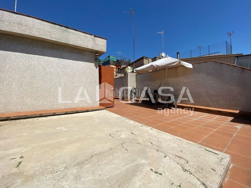 Foto db3ac2bb-49e2-4986-85bf-eaa9a7b3a214. Casa amb calefacció aparcament a Puigfred Badalona