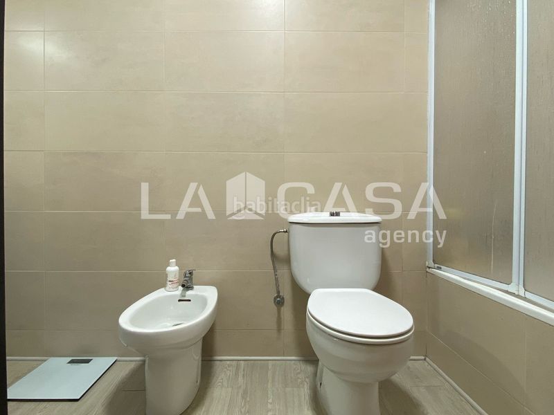 Foto e39cb64b-b122-4d96-9be4-062392bdf0b2. Casa amb calefacció aparcament a Puigfred Badalona