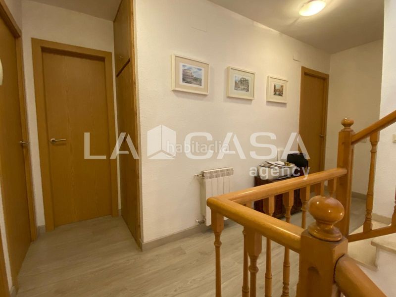 Foto f1f9c4e5-fcb4-4390-ba69-d3deedde1a43. Casa amb calefacció aparcament a Puigfred Badalona