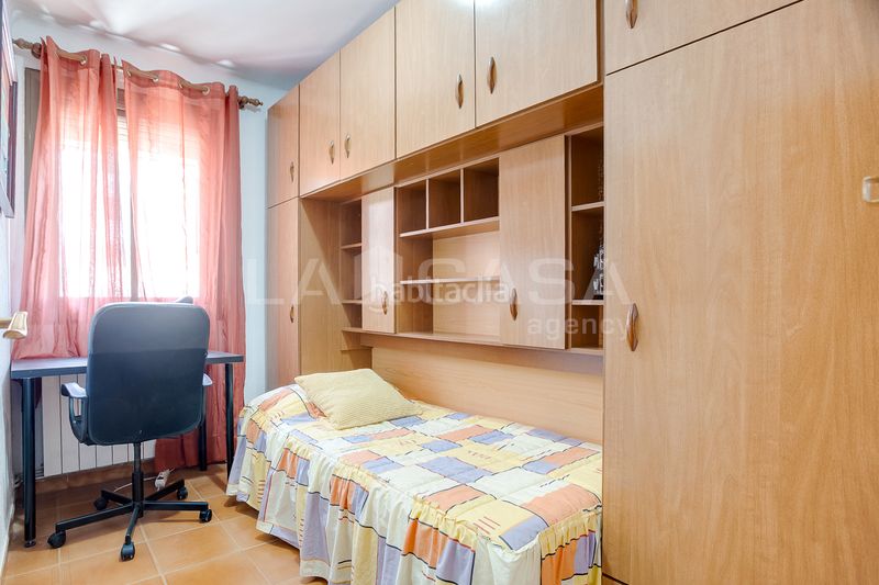 Foto e32376b1-0d73-4e4e-85cc-307aed54e7e6. Pis amb calefacció a Sant Ildefons Cornellà de Llobregat