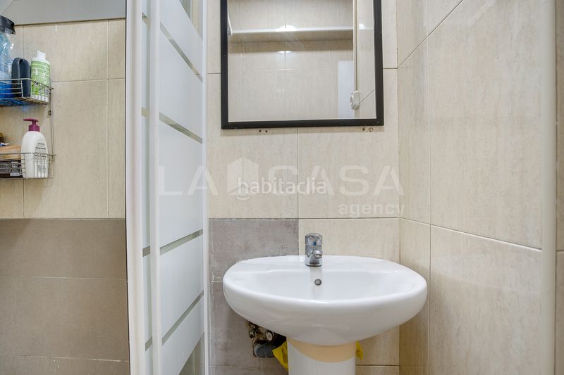 Foto c7b2253d-244f-4d66-8075-2efc412ebabb. Pis a La Verneda - La Pau Barcelona