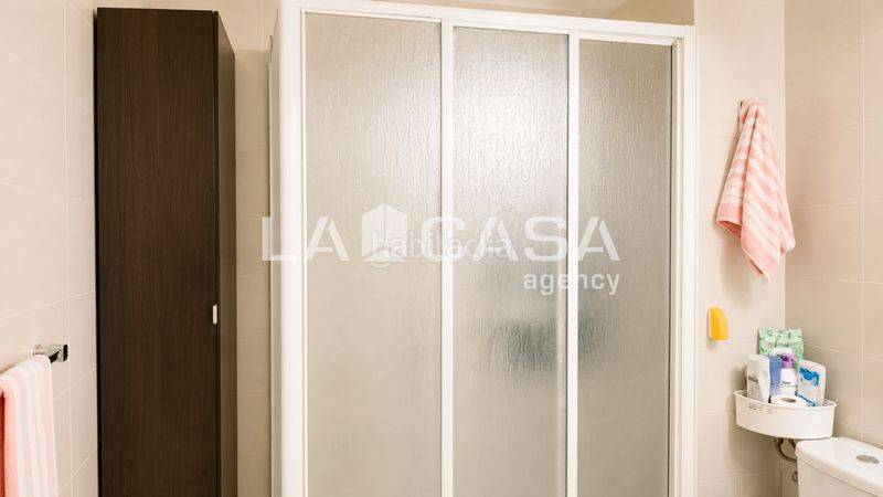 Foto a36452aa-558c-48d5-967b-7dfec9d91478. Pis a Sant Roc Badalona