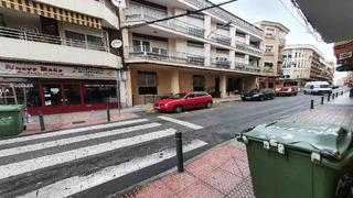 Local commercial à Azucena 14. Local comercial a la venta en la planta semisótano de un edifici