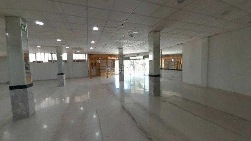Foto c2854683-227b-4222-bf3f-9b847c003619. Local comercial en rio cerezuelo local comercial en planta baja de un edificio residencial de la localidad jaén. cuenta con 697,03 m construidos. dispo en Cazorla