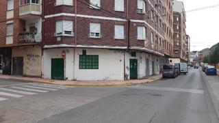 Local commercial à Batalla de bailen 20. Local comercial en bruto en venta en la planta baja de un edific