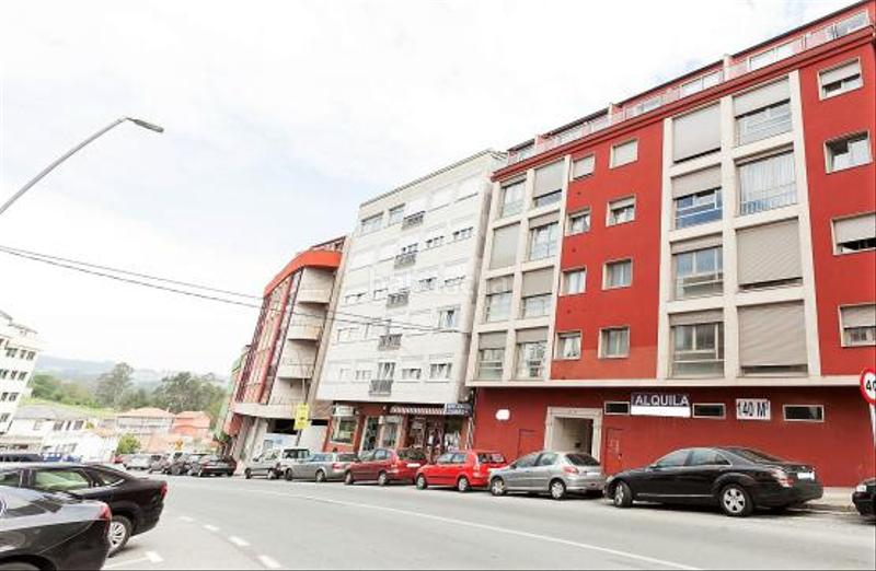 Foto 3d337680-46dc-4c34-b01f-e9f30e7120bf. Local comercial en costa do pincho nº 53 - 57 53 local comercial, con una plaza de garaje como anejo, tiene 575 m construidos en venta en la planta baja de un edificio de la loc en Carral