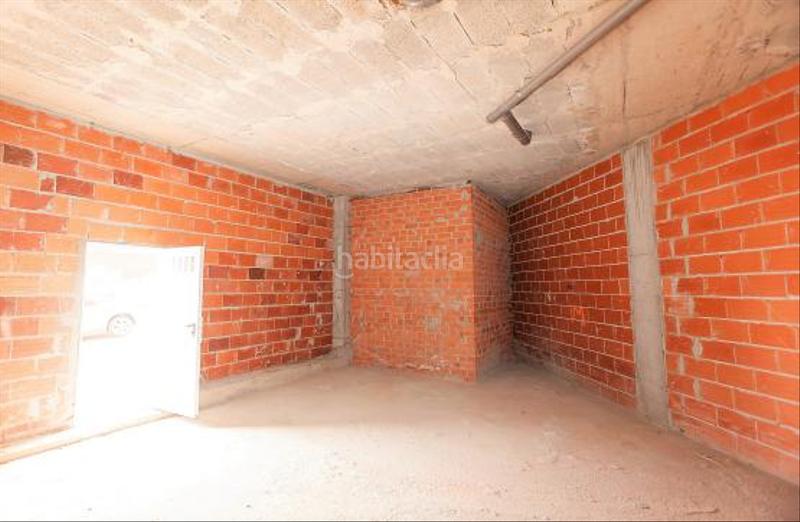 Foto 55f10277-ee40-44f7-bf9c-c0c83b703fe7. Local comercial en costa do pincho nº 53 - 57 53 local comercial, con una plaza de garaje como anejo, tiene 575 m construidos en venta en la planta baja de un edificio de la loc en Carral