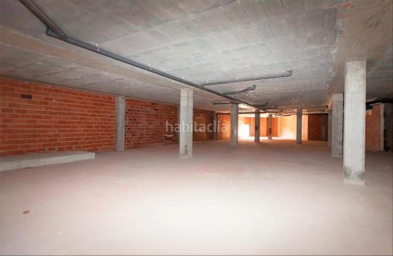 Foto 6e1ee807-7c76-4949-b699-4a5e88bf55a0. Local comercial en costa do pincho nº 53 - 57 53 local comercial, con una plaza de garaje como anejo, tiene 575 m construidos en venta en la planta baja de un edificio de la loc en Carral