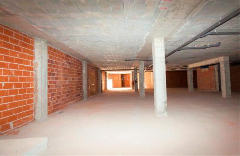 Foto 8ca7cb26-90df-4a4e-aec2-27cfd4802f71. Local comercial en costa do pincho nº 53 - 57 53 local comercial, con una plaza de garaje como anejo, tiene 575 m construidos en venta en la planta baja de un edificio de la loc en Carral