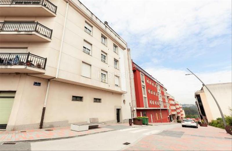 Foto ba79bbed-5619-4925-a407-4092b76fd3b6. Local comercial en costa do pincho nº 53 - 57 53 local comercial, con una plaza de garaje como anejo, tiene 575 m construidos en venta en la planta baja de un edificio de la loc en Carral