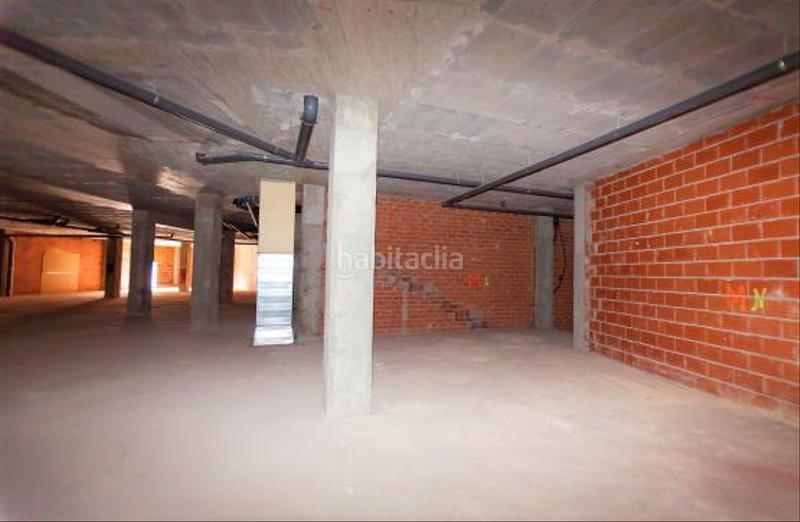 Foto e9dbfe87-6164-4198-b18f-b2c26c546f45. Local comercial en costa do pincho nº 53 - 57 53 local comercial, con una plaza de garaje como anejo, tiene 575 m construidos en venta en la planta baja de un edificio de la loc en Carral