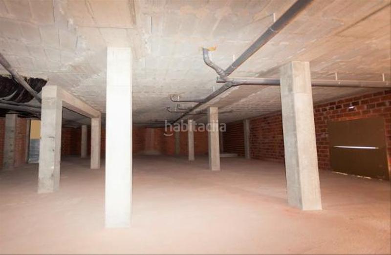 Foto fdee5a68-2358-401d-accc-28533a65b3a3. Local comercial en costa do pincho nº 53 - 57 53 local comercial, con una plaza de garaje como anejo, tiene 575 m construidos en venta en la planta baja de un edificio de la loc en Carral