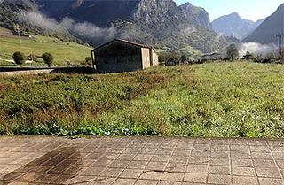 Terrain résidentiel à Eria de las borianas, la cortina. Suelo en venta en cabrales asturias. parcela de suelo urbano sin