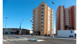 Locale commerciale in Snipe apartamentos. Local comercial en venta en la planta baja de un edificio reside
