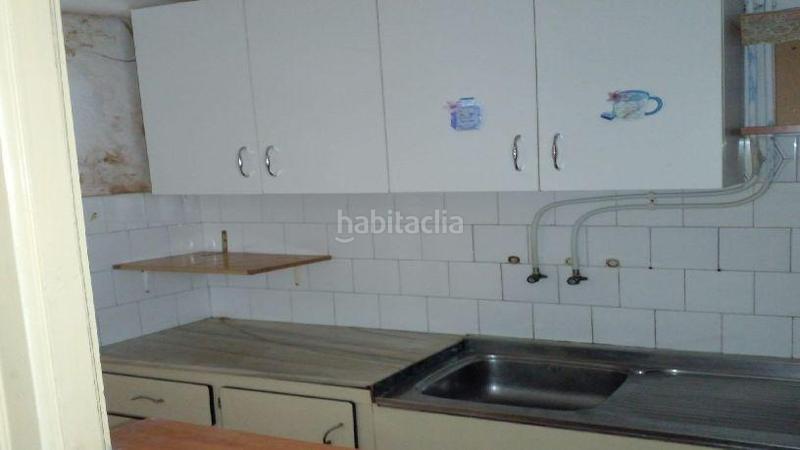 Foto 5724817b-d067-4b0d-a35d-43deb3b5d507. Casa en ramon felip 67 casa de 206 m repartidos en 5 habitaciones, 1 baño, cocina y salón distribuidos en 2 plantas en venta lérida. dispone d en Bellvís