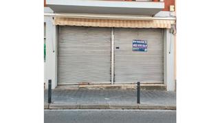 Local commercial à Ferrocarrils catalans 15. Local comercial en venta en la planta baja de un edificio reside