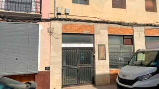 Local Comercial a Nou 24. Conjunto de piso, local comercial, localalmacén y trastero para