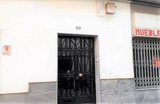 Etagenwohnung en Agua 28. Piso en venta en baza granada. piso para reformar de 3 habitacio