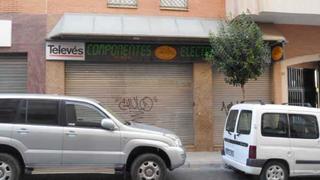 Local Comercial a Madrid 51. Local comercial en venta en la planta baja de un edificio reside