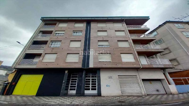 Foto 1425521a-17a1-4a3e-8e0e-3f47cb76b8fe. Piso en eloi rodriguez barrios vivienda en venta, ubicada en la 3 planta alta de un edificio, en la localidad del barco de valdeorras cuenta con una superficie d en Barco de Valdeorras (O)