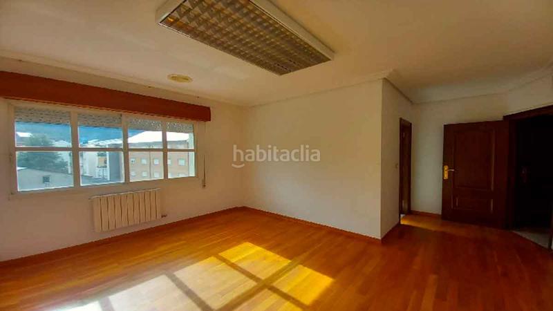 Foto 2950f7fe-cd98-474d-ae01-a73873c79600. Piso en eloi rodriguez barrios vivienda en venta, ubicada en la 3 planta alta de un edificio, en la localidad del barco de valdeorras cuenta con una superficie d en Barco de Valdeorras (O)
