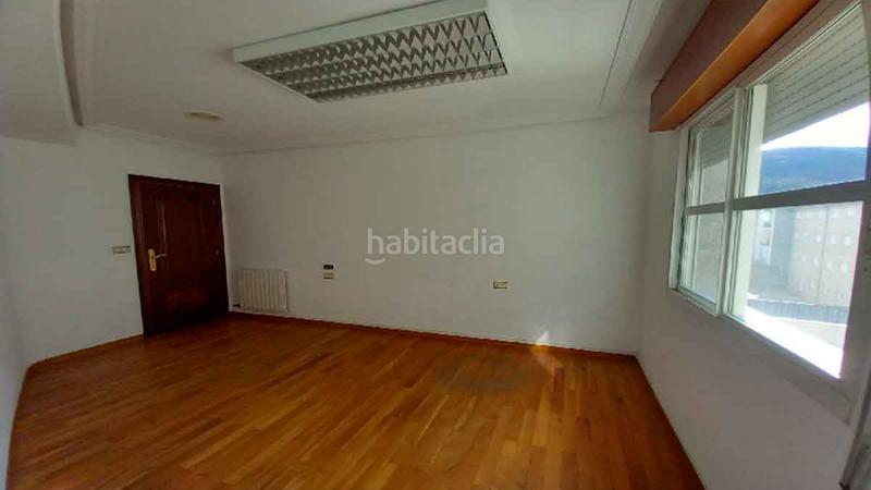 Foto 77ce2f49-37cc-44e7-a753-4c8024b21f3e. Piso en eloi rodriguez barrios vivienda en venta, ubicada en la 3 planta alta de un edificio, en la localidad del barco de valdeorras cuenta con una superficie d en Barco de Valdeorras (O)