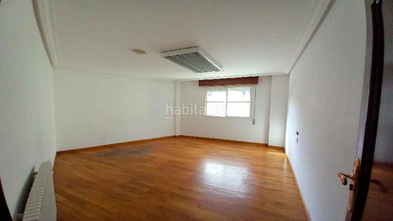 Foto 99e7db06-893d-4bee-a6f7-6488d722a144. Piso en eloi rodriguez barrios vivienda en venta, ubicada en la 3 planta alta de un edificio, en la localidad del barco de valdeorras cuenta con una superficie d en Barco de Valdeorras (O)