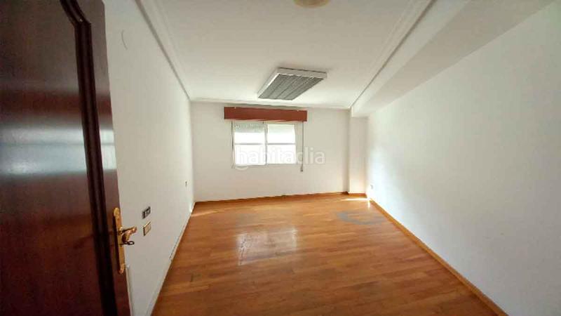 Foto b2b029da-8afc-4606-ab2d-bb67749985f6. Piso en eloi rodriguez barrios vivienda en venta, ubicada en la 3 planta alta de un edificio, en la localidad del barco de valdeorras cuenta con una superficie d en Barco de Valdeorras (O)