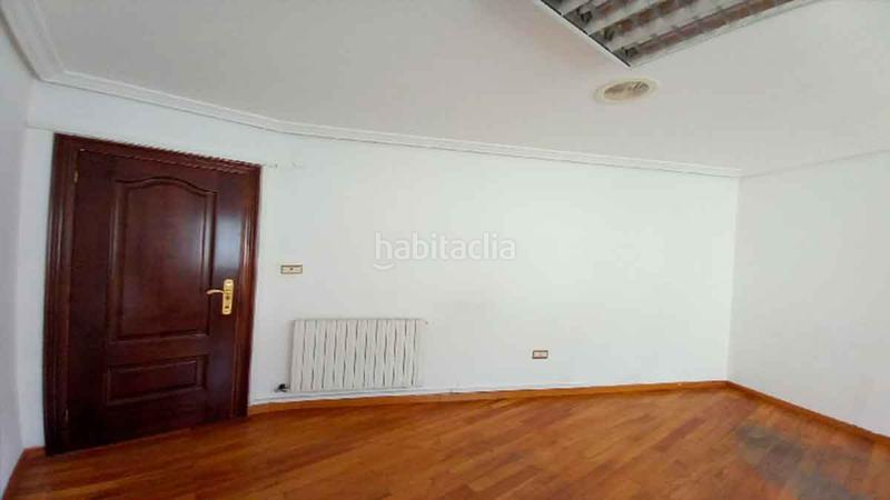 Foto b629cf13-6b6e-43ff-a878-2305754042ba. Piso en eloi rodriguez barrios vivienda en venta, ubicada en la 3 planta alta de un edificio, en la localidad del barco de valdeorras cuenta con una superficie d en Barco de Valdeorras (O)