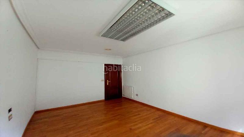 Foto c04410ed-4481-44ee-86cd-c52b27f151f7. Piso en eloi rodriguez barrios vivienda en venta, ubicada en la 3 planta alta de un edificio, en la localidad del barco de valdeorras cuenta con una superficie d en Barco de Valdeorras (O)