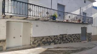 Casa a Flora 6. Casa baja de 177 m para rehabilitar con 3 habitaciones, 2 baños,