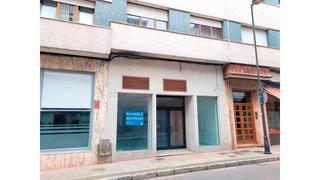 Local Comercial a Alcalde jose fernandin 4. Local comercial ubicado en la planta baja de un edificio, en la
