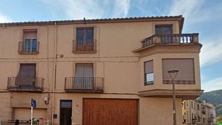 Pis a President companys 11. Descubre este exclusivo conjunto inmobiliario de local y viviend