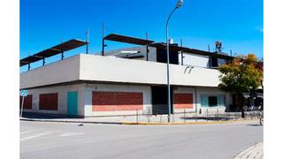 Local commercial à General giraldez 2. Conjunto de 4 locales comerciales en venta en utrera sevilla. lo