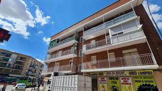 Appartamento in Humilladero 24. Piso de 93,5 m con 3 habitaciones, 1 baño, cocina amueblada, sal