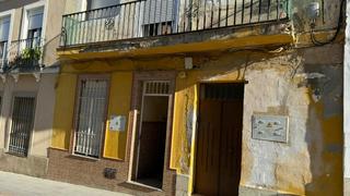 Pis a Chapin 26. Piso en venta en la planta baja de edificio de dos plantas en ba