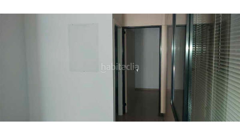 Foto c0bab3b3-e950-41dd-85b7-7d355fa77281. Local comercial a iunión de festejos 1 a Petrer