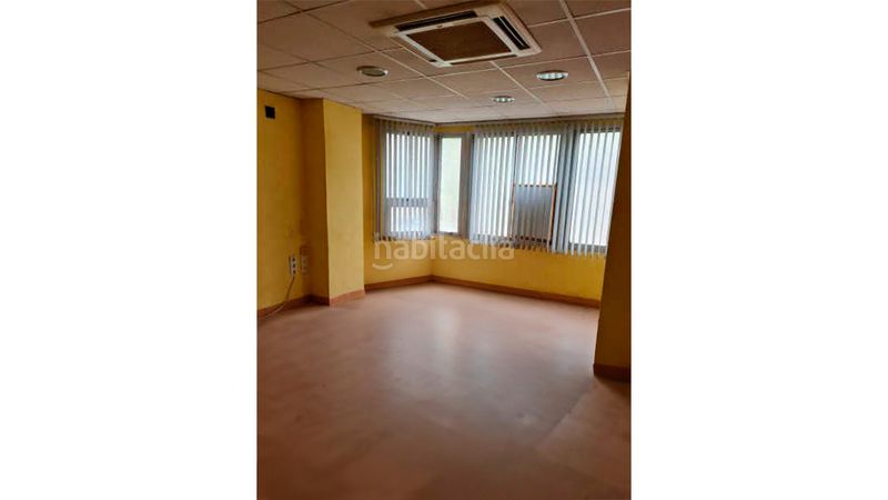 Foto 404ab543-b1a1-4f96-adf0-e4041b989bcc. Oficina en almeria 52 gran oportunidad de comprar una oficina en la localidad . con una superficie de 169m. este espacio ofrece el en Almería