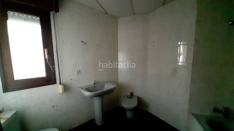 Foto 2ef442e8-7491-4acb-9337-234e5394b6e7. Piso en pl. polideportivo excelente oportunidad para adquirir una casa en venta en la localidad de la robla en león. no dejes pasar esta gran ocasión de adq en Robla (La)