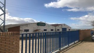 Nave industrial en Carretera circunvalación. Gran oportunidad de comprar una nave industrial en la localidad