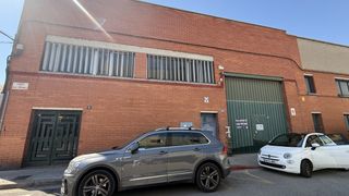 Nau industrial a Mila i fontanals 9. Nave industrial en la localidad de sabadell en barcelona. con un