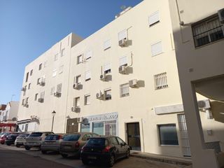 Appartement  Castillo de alcadima 21. Descripción piso vpo de tres dormitorios con garaje y trastero e