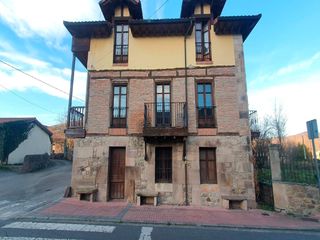 Building in Crta. general santa cruz de iguña. Hotel en venta en  la localidad de molledo en cantabria  antigua