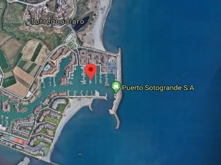 Oficina a Puerto de sotogrande 306. Punto de atraque en la localidad de san roque en cádiz. con una