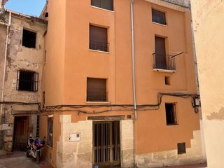 Casa adosada  Sants metges 22. Excelente oportunidad para adquirir una vivienda en venta en la
