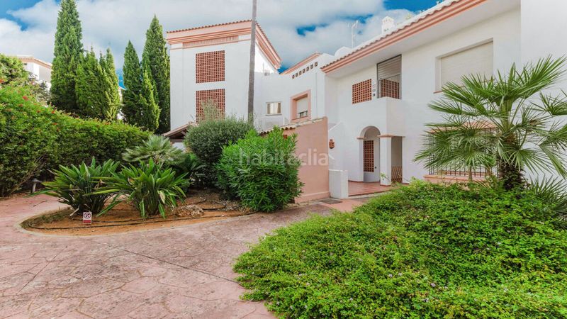 Foto 256f678d-e6a5-430b-a167-8b0f7decd496. Piso en urbaniz. altavista descripción vivienda en san roque. vivienda tipo dúplex situada en la urbanización altavista de alcaidesa, en san roque cádiz. con en La Alcaidesa